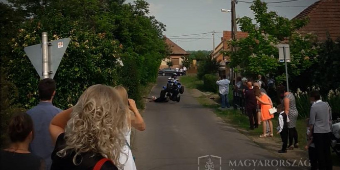 Egy hatéves gyerek okozott súlyos balesetet egy quaddal Nagykökényesen
