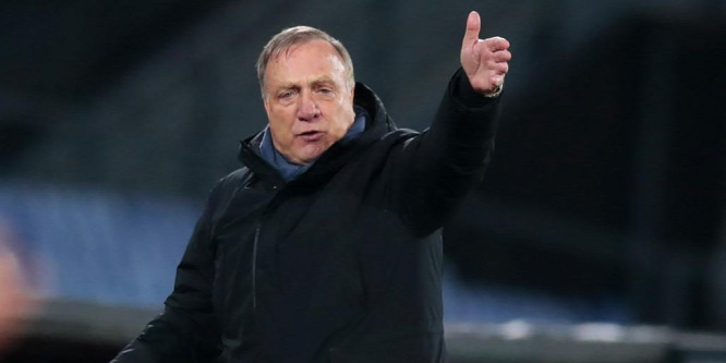 Mégsem vonul vissza a veterán holland fociedző