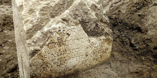 Romulus és Remus legendájához köthető követ találtak
