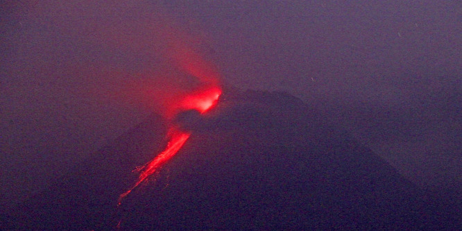 Kitört az indonéziai Merapi vulkán - videó