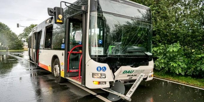 Halálos buszbaleset történt Németországban, 15-en megsérültek
