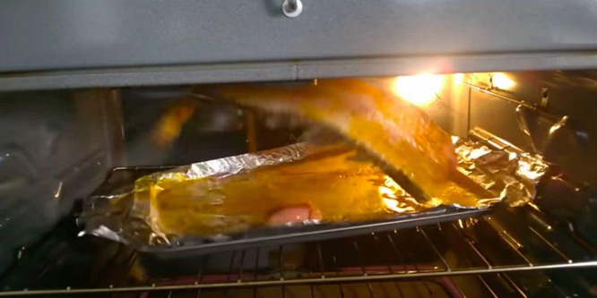 Döbbenet! Ugrálni kezdett a lefejezett hal a sütőben - Videó