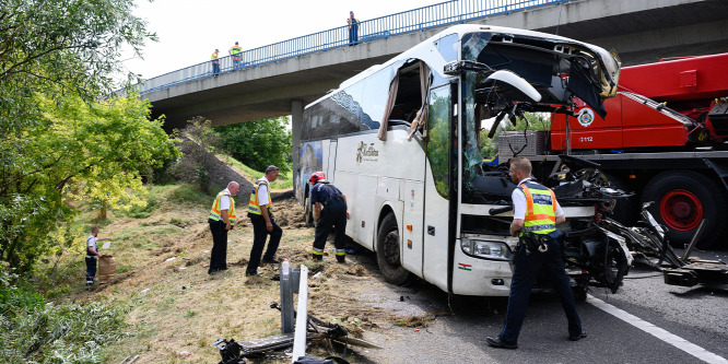 Már kilenc áldozata van a szabadbattyáni buszbalestnek