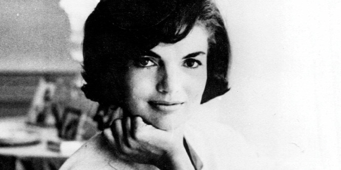 Elképeszt hasonlóság: Jackie Kennedy unokája éppen úgy néz ki, mint a híres nagymama