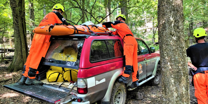 Valószínűleg órákig küzdött az életéért a tízméteres zuhanás után a zempléni túrázó