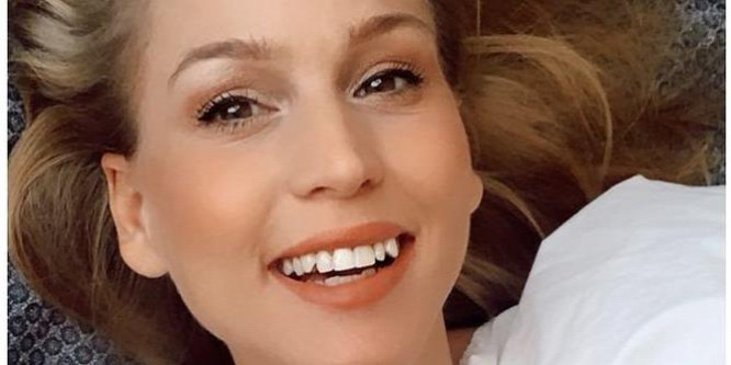 "Ma egy álom valóra vált" - Nagy Alexa pezsgővel a kezében kürtölte világgá boldogságát