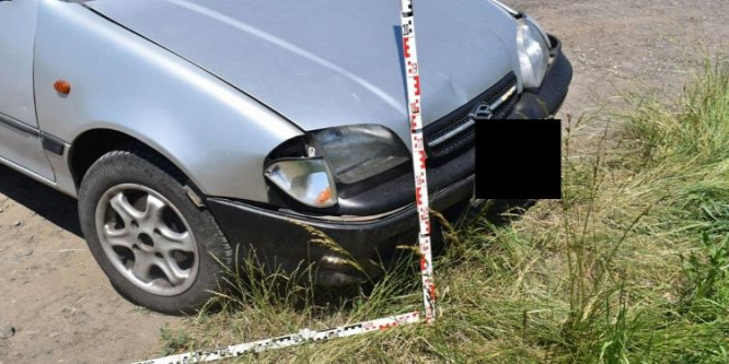 Árokba borult és megsérült egy autós egy dejtári nő miatt