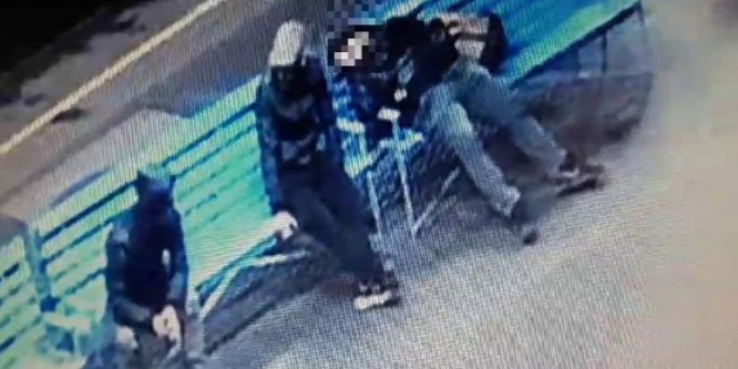 Kifosztott egy padon alvó fiatalt két férfi Szegeden
