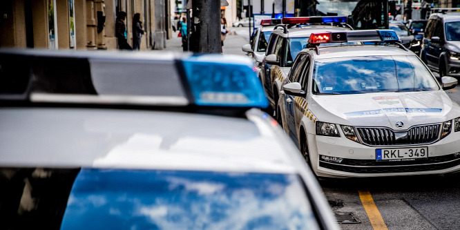 Drogot árult kisgyerekeknek, majd sokkolóval és bicskával fenyegette őket Jánoshalmán