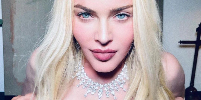63 évesen is vadító: Madonna szexi dominaként állt a színpadra az MTV díjátadóján - Fotó