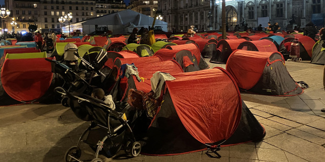 Nyomoz a francia hírszerzés a migránsokat a párizsi parkba telepítő szervezet manipulatív tevékenysége miatt