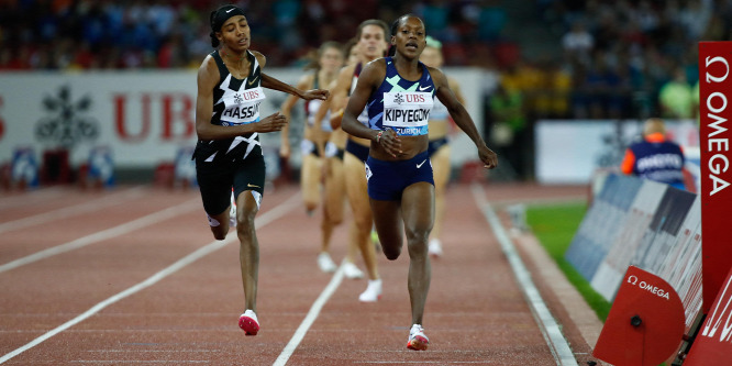 Legyzték a tokiói olimpián három érmet nyer sztáratlétát - videó