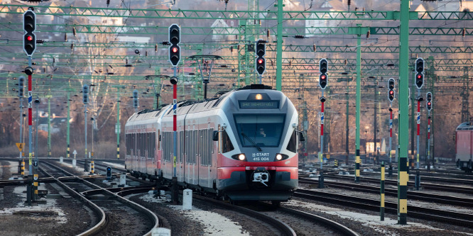 Rendőrökkel akarta hazavitetni magát egy nő, mert nem volt pénze