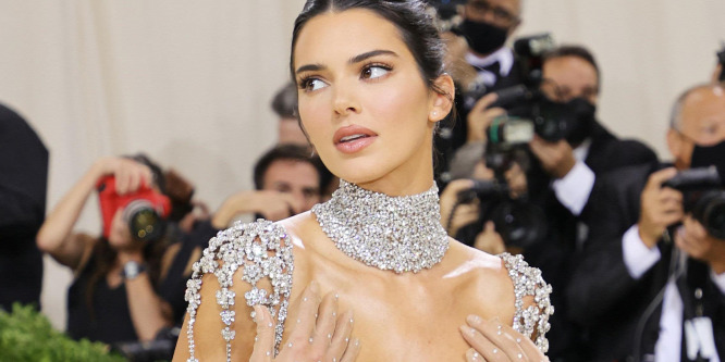 Egyszerre volt Fekete Özvegy és Macskanő is Kendall Jenner - fotó