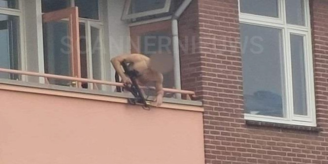 Két embert halálra késelt egy férfi Hollandiában - videó