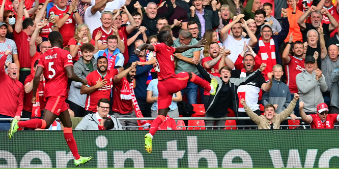 A Liverpool csatára belőtte a 100. gólját, gyönyörű góllal nyert az Arsenal - videó