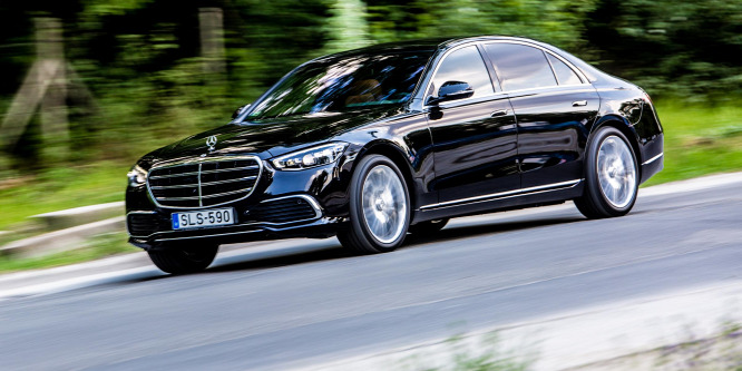 Két lakás árába kerül, cserébe mindent megad, amit egy autó adhat - Mercedes-Benz S 500 teszt