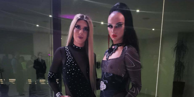 Drag queenek léptek fel a pécsi Pride buliján, de alig volt rájuk kíváncsi valaki - videó