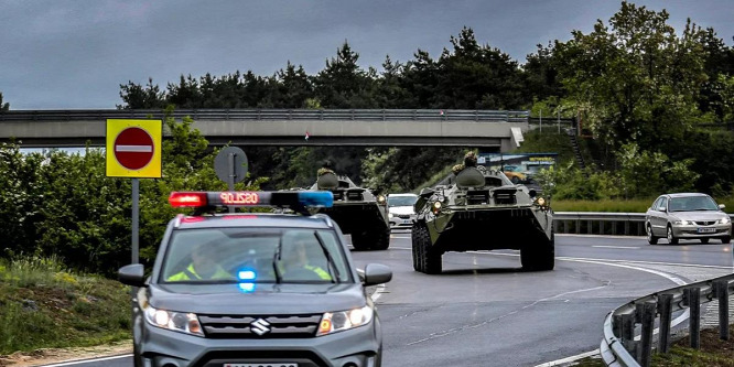 Katonai konvojra kell készülni pénteken több főúton és autópályán