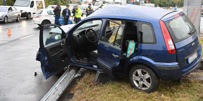 Veszélyesek időszak jön, sokkal több baleset történhet csúszós, ködös utakon
