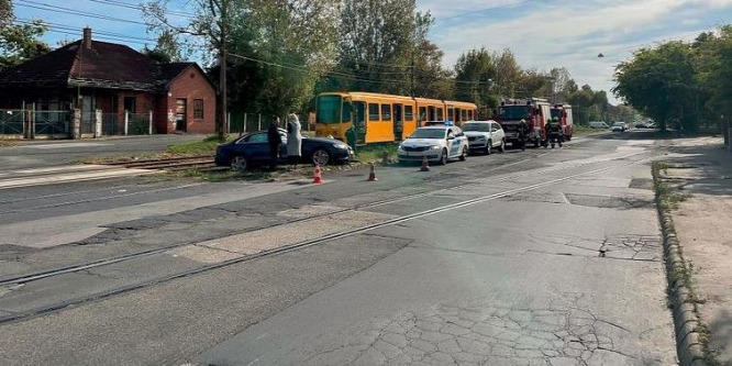 Villamossal ütközött egy autó Kőbányán