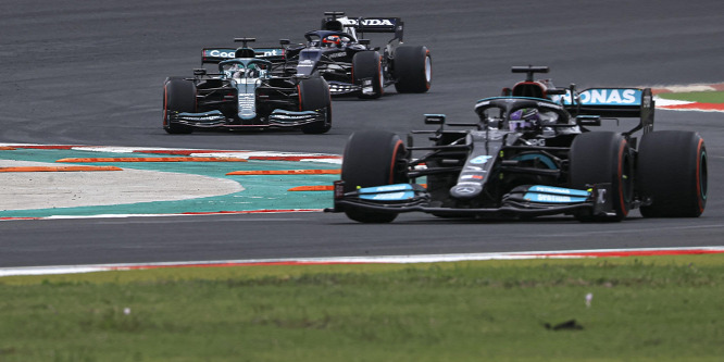 Hamiltonnak sikerülhet, ami eddig még senkinek sem? - a Török GP rajtrácsa