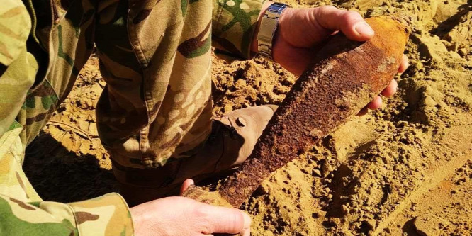 Világháborús bombát találtak a nagykállói középiskola közelében - fotók