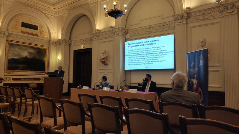 2021. október 28. sajtótájékoztató az MTA-ban.