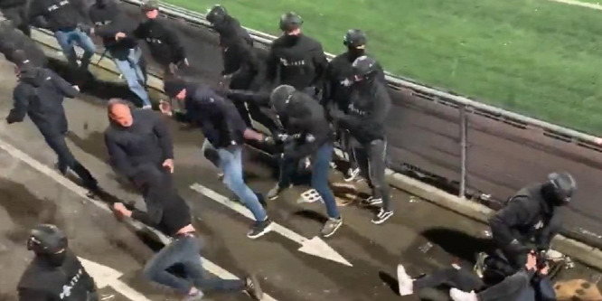 Hatalmas balhé a holland focimeccsen: a rendőrök gumibotokkal verték a szurkolókat - videó