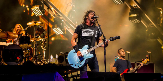 Beiktatták Jay-Z-t, a Foo Fighterst és Tina Turnert a Rock & Roll Hírességek Csarnokába