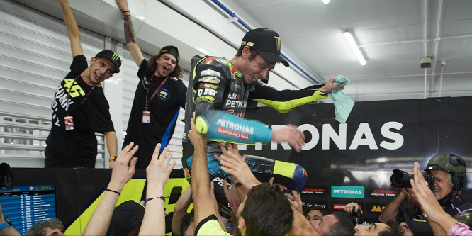 Valentino Rossi egy tizedik hellyel fejezte be szenzációs karrierjét