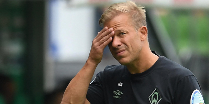 Német focibotrány: hamis oltási igazolvány miatt távozott a négyszeres Bundesliga-bajnok klub edzője
