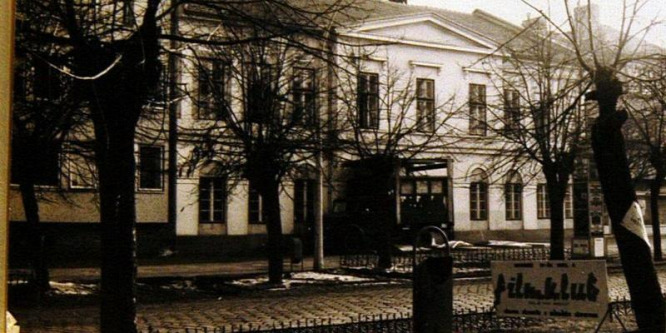 Fegyveres testvérpár ejtett túszokat egy lánykollégiumban