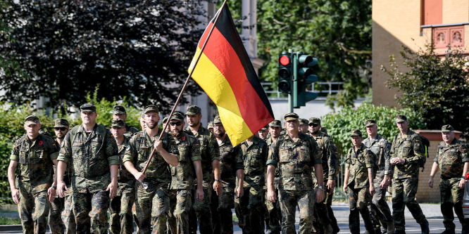 Kötelező lesz a koronavírus elleni védőoltás a német hadseregnél