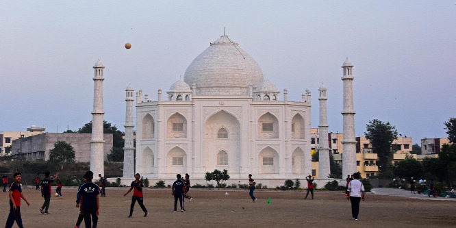 Egy indiai üzletember a Taj Mahal másolatát építette meg feleségének