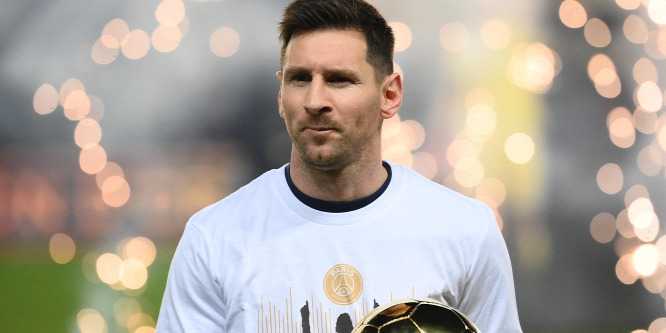 Messi megmutatta az Aranylabdát, de gólt megint nem lőtt