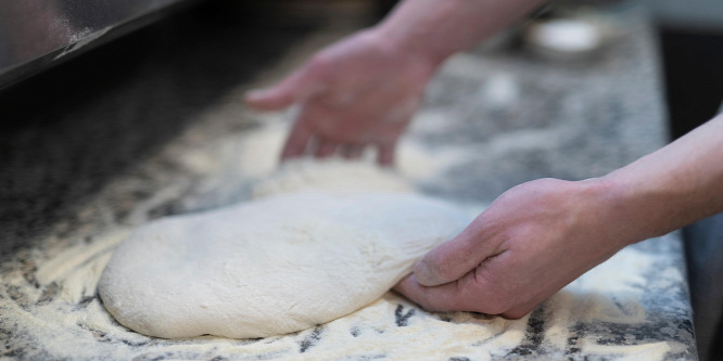 Évekre börtönbe kerül a férfi, aki pengét rejtett a pizzatésztába