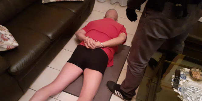 Autószállító tréler rozsdás pótkerekében csempészték Magyarországra a drogot - videó