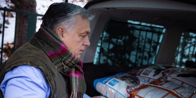 Orbán Viktor valamire készül - fotó