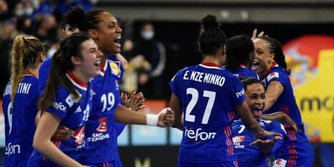 Az olimpiai bajnok franciák jutottak elsőként a női kézilabda-vb döntőjébe