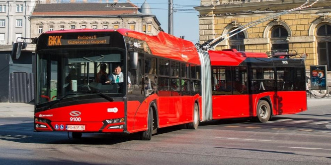 Megbénult a fváros! Tömegbaleset történt a forgalmas csomópontban