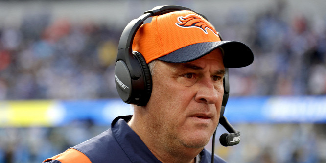 Három sikertelen szezon után elküldte vezetőedzőjét az NFL-csapat