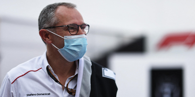 Véres plüss kutyát küldött egy állatvédő szervezet az F1 vezérének