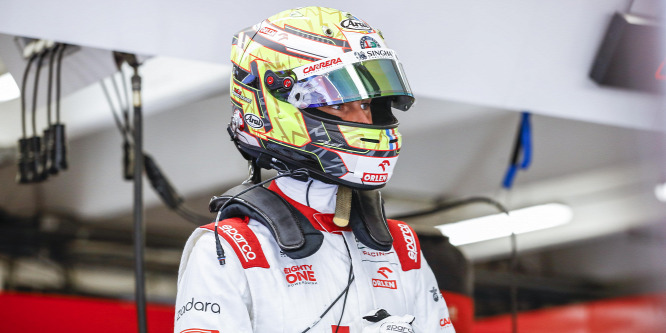 Leigazolták az első kínai F1-es pilótát, de az Alfa saját tehetségéről sem feledkezett meg