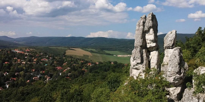 Megmenekült a pusztulástól az Óratorony-szikla