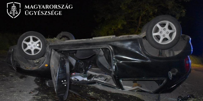 Két utasával együtt borult árokba egy részeg sofőr