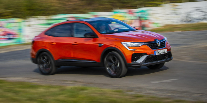 Nehézfiúnak öltözik a területi képviselő - Renault Arkana TCe 140 R.S. Line teszt (2021)