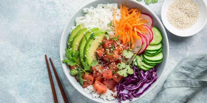 Poke bowl: egy tálnyi egészség