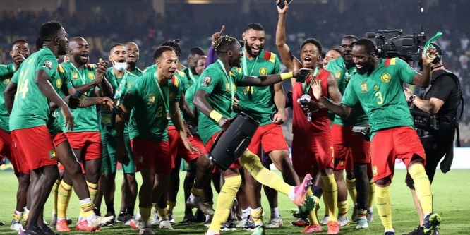 Egy hihetetlen öngól és háromgólos hátrány után nyerte meg a bronzérmet Kamerun