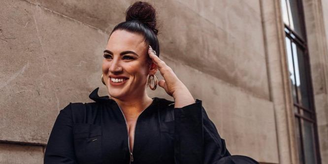 Szexi! Rendőrből lett plus size modell a kétgyermekes édesanya - Fotó